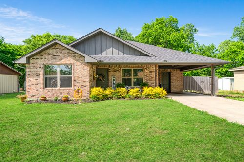 240 Elizabeth Ln, Blossom, TX, 75416-2406 | Card Image