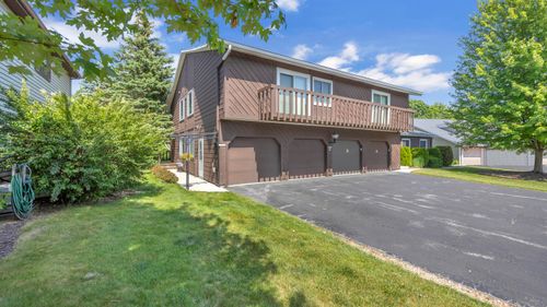 2412 Cross Creek Dr, Sheboygan, WI, 53081-7457 | Card Image