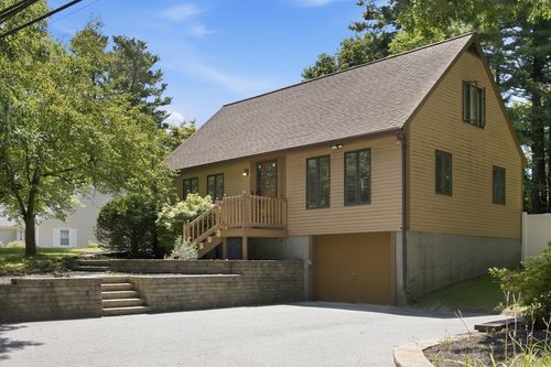 87 Pine St, Walpole, MA, 02081-2526 | Card Image