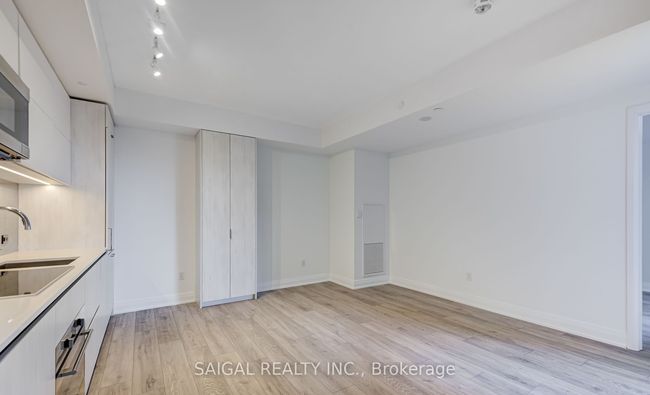 601 - 21 Park St E, Condo with 2 bedrooms, 2 bathrooms and 1 parking in Mississauga ON | Image 9