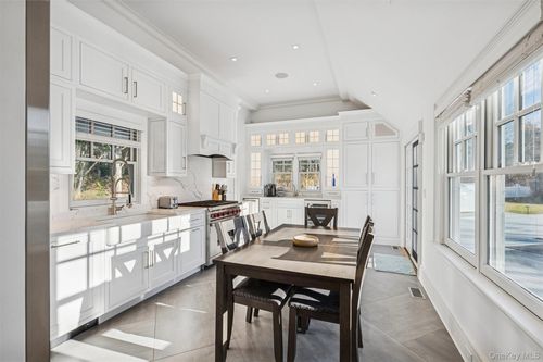 30 Club Ln, Remsenburg, NY, 11960-2036 | Card Image