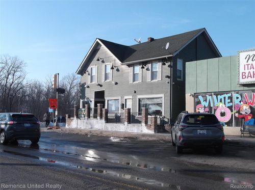 121 Walled Lake Dr, Walled Lake, MI, 48390-3553 | Card Image