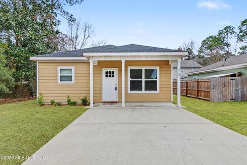 2705 N 11th Street, Ocean Springs, MS, 39564 | Card Image