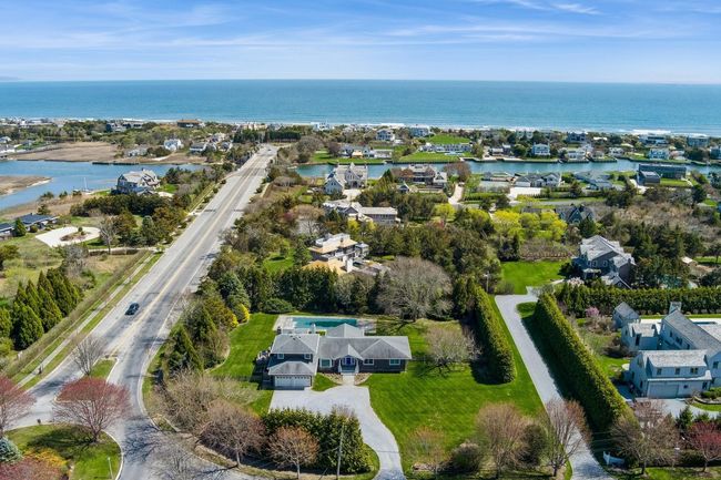 Steps to Dune Rd | Image 30