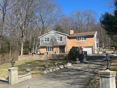 20 Arbutus St, Putnam Valley, NY, 10579-1300 | Card Image