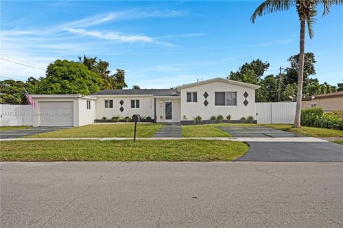 17141 Ne 5th Ave, North Miami Beach, FL, 33162-3952 | Card Image