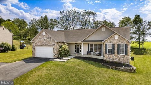 54 Walnut Dr W, BERNVILLE, PA, 19506-9523 | Card Image