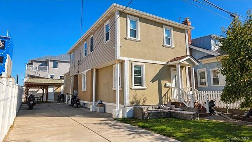 210 Beach 3rd St, Far Rockaway, NY, 11691-5606 | Card Image