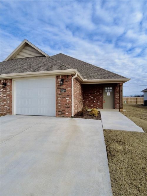 a-2005 E Brookview Dr, Siloam Springs, AR, 72761-6042 | Card Image