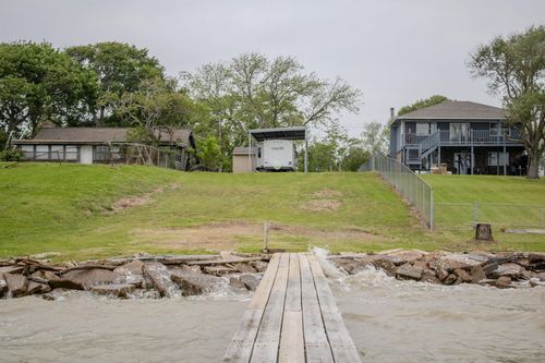 9604 Ocean Dr, Beach City, TX, 77523-9244 | Card Image