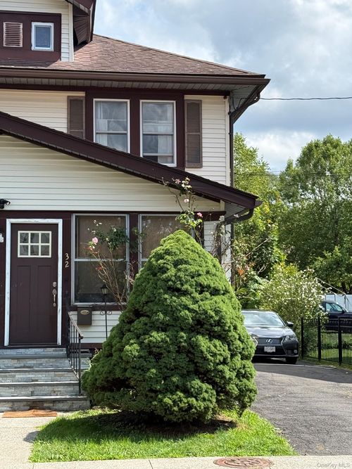 32 S. Brett Street, Beacon, NY, 12508 | Card Image