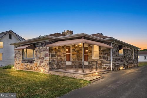 223 Sweet Arrow Lake Rd, PINE GROVE, PA, 17963-9384 | Card Image