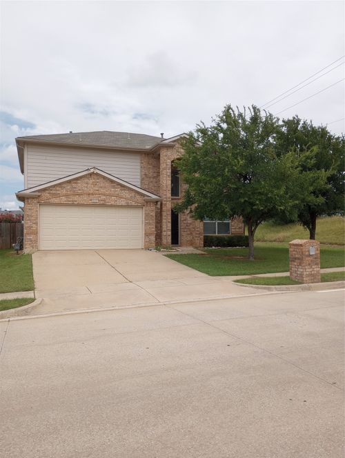 1825 Crested Butte Dr, Fort Worth, TX, 76131-5398 | Card Image