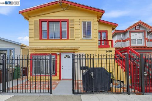 7419 7421 Hillside St, Oakland, CA, 94605 | Card Image
