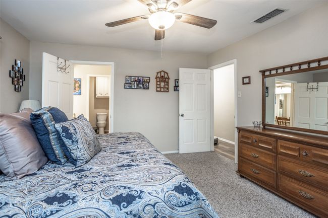 2002 Everglade Dr, House other with 3 bedrooms, 4 bathrooms and null parking in Gainesville TX | Image 20