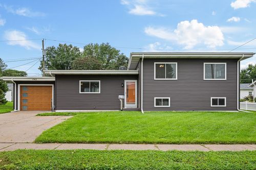 1563 W Garfield St, Davenport, IA, 52804-1744 | Card Image