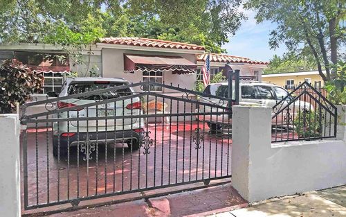 3911 Nw 2nd St, Miami, FL, 33126-5711 | Card Image