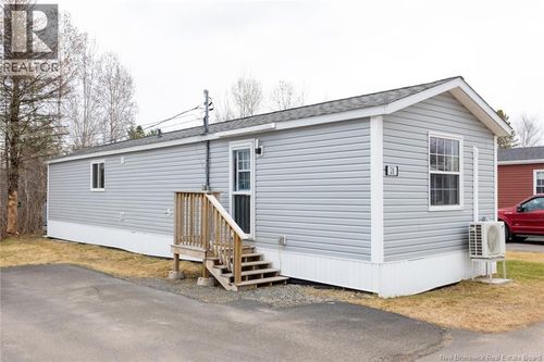 28 Douglas Cres, New Maryland, NB, E3C1Y8 | Card Image