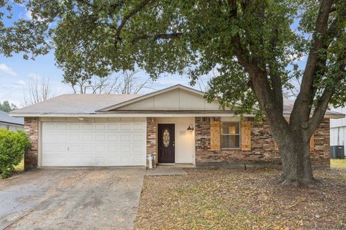 317 E Grenoble Dr, Grand Prairie, TX, 75052-5206 | Card Image
