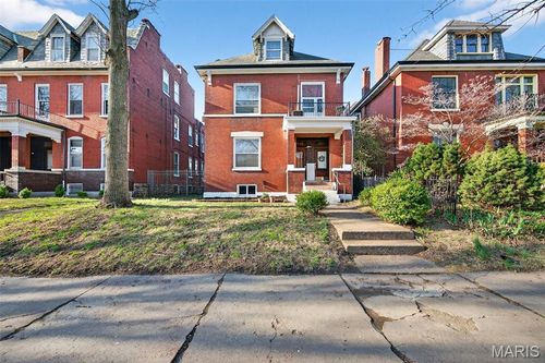 2048 Russell Boulevard, St Louis, MO, 63104 | Card Image