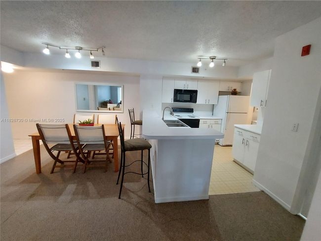 APT-125 - 2640 S University Dr, Condo with 2 bedrooms, 2 bathrooms and null parking in Davie FL | Image 8