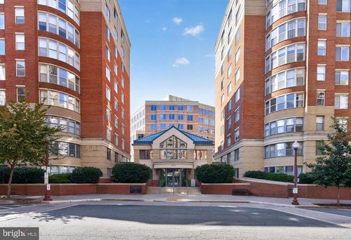 207w-3830 9th St N, ARLINGTON, VA, 22203-5819 | Card Image
