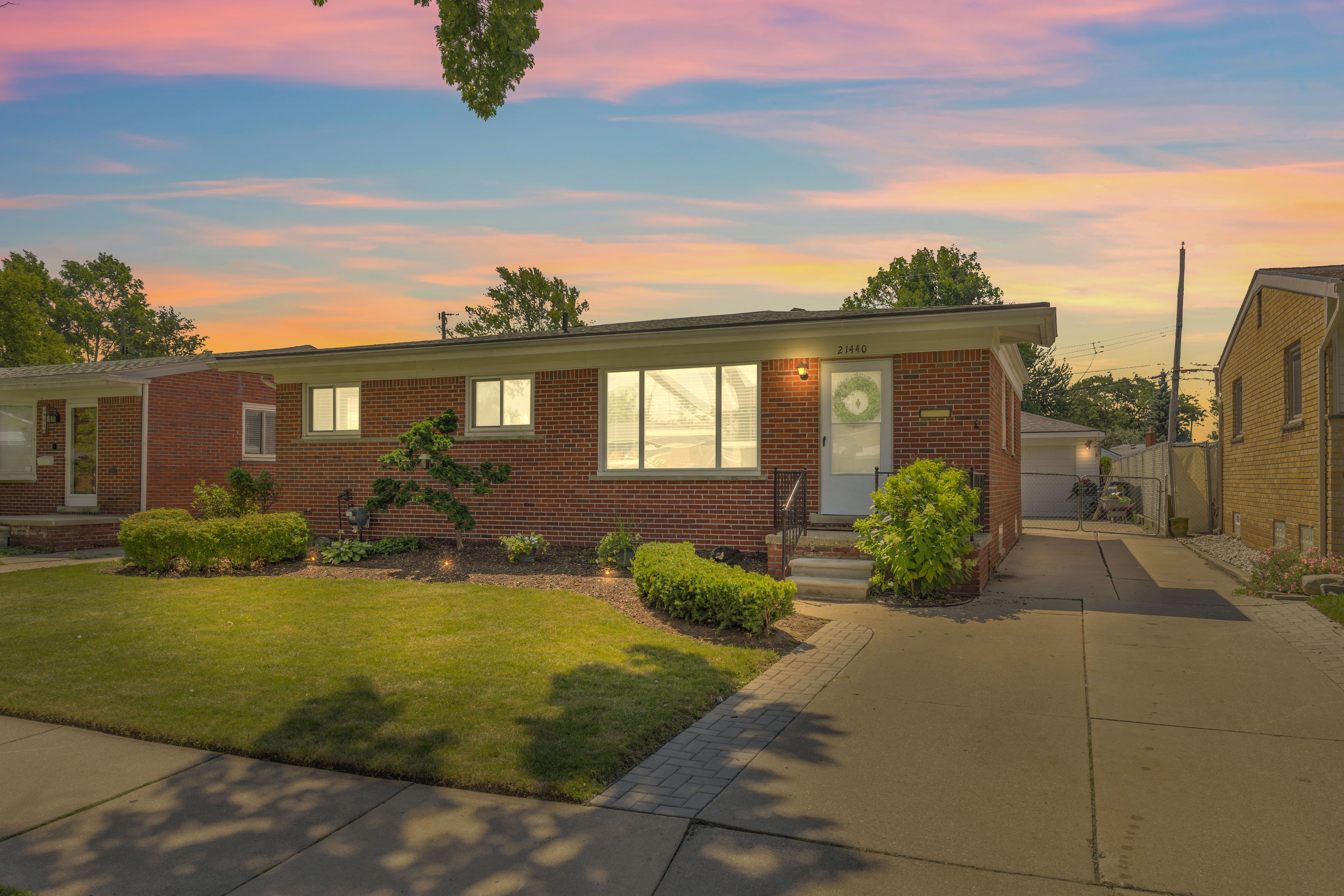 Lakebreeze St, Saint Clair Shores, MI 48082