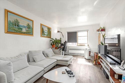 25 44th St, Astoria, NY, 11103-2004 | Card Image
