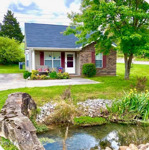 902 Middlebrook Ct, Sevierville, TN, 37862-5039 | Card Image