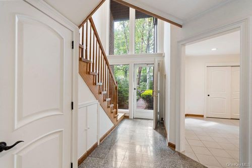 41 E View Ct, Jericho, NY, 11753-1125 | Card Image