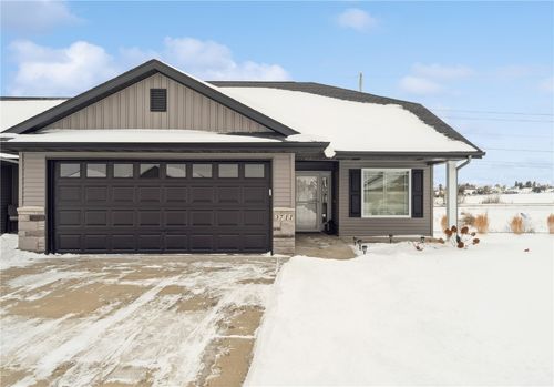 3711 Bluebird Dr Sw, Cedar Rapids, IA, 52404-2065 | Card Image