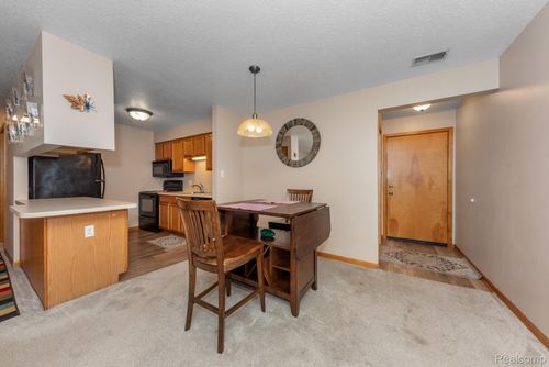 9624 Sawgrass Ct, Van Buren Twp, MI, 48111-6427 | Card Image