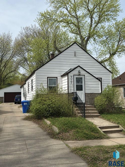 717 S Hawthorne Ave Avenue, Sioux Falls, SD, 57104-4534 | Card Image