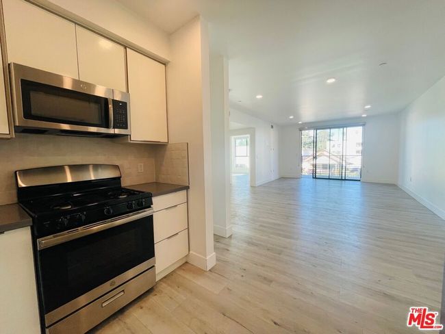 APT-201 - 14612 Calvert St, Condo with 2 bedrooms, 2 bathrooms and 2 parking in Van Nuys CA | Image 5
