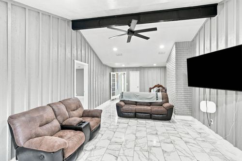 460 S Fm 55, Italy, TX, 76651 | Card Image