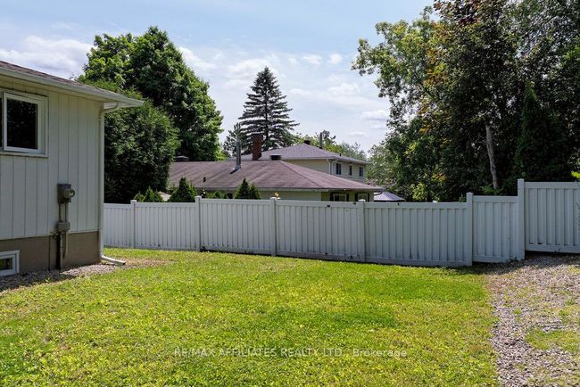 22 Red Maple Cres, House other with 3 bedrooms, 1 bathrooms and 2 parking in Gloucester ON | Image 38