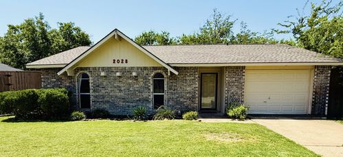 2028 Victoria Rd, Carrollton, TX, 75007-3120 | Card Image