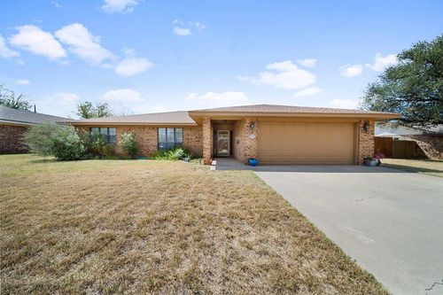 4032 Vicky St, Big Spring, TX, 79720-7020 | Card Image