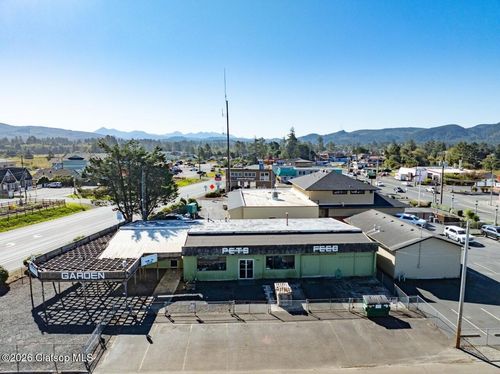 725 Avenue J, Seaside, OR, 97138-6616 | Card Image