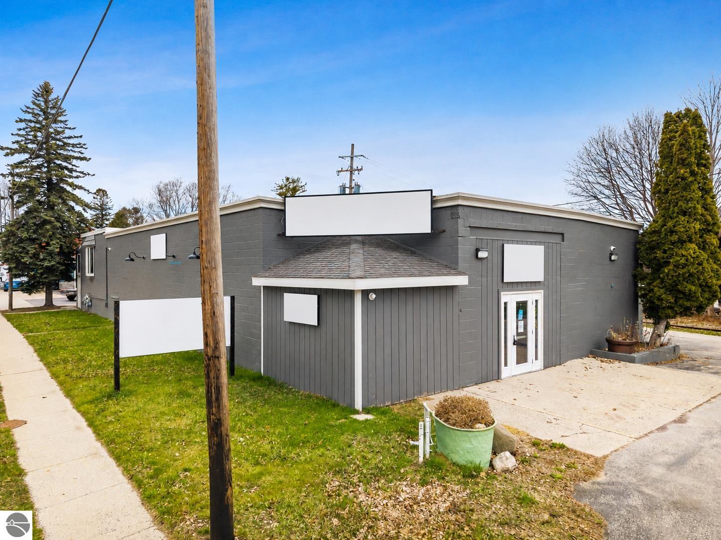 108 N State St, Harrisville, MI 48740