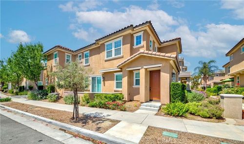 5861 Ginger Dr, Eastvale, CA, 92880-4626 | Card Image