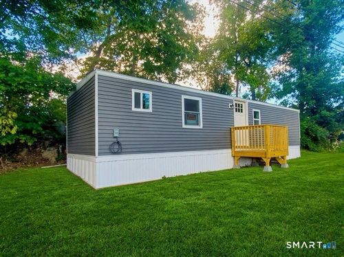 52-525 E Main St, Branford, CT, 06405-2930 | Card Image