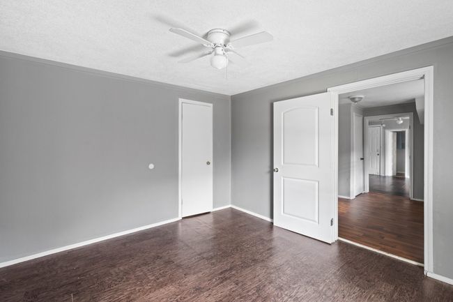 305 W Waco St, Home with 5 bedrooms, 3 bathrooms and 6 parking in Ennis TX | Image 7