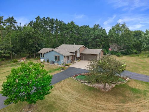 W369S4863 Needle Point Dr, Dousman, WI, 53118-9351 | Card Image