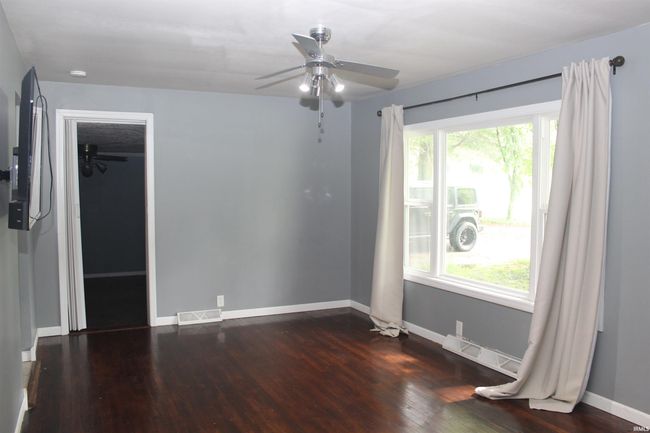 611 Russell Rd, Home with 3 bedrooms, 1 bathrooms and 4 parking in Chandler IN | Image 4