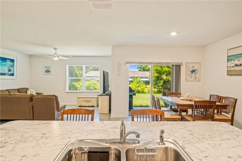 471 Midvale Ter, SEBASTIAN, FL, 32958-6621 | Card Image
