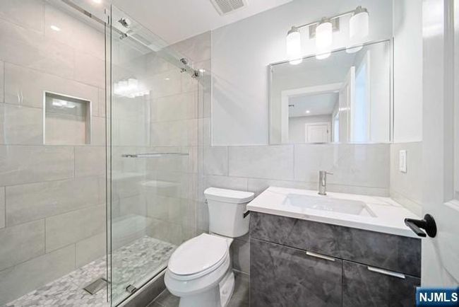 39 Henry Ave, Home with 3 bedrooms, 4 bathrooms and null parking in Palisades Park NJ | Image 24
