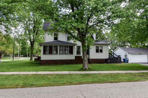 300 N Wolf St, Odell, IL, 60460-9416 | Card Image