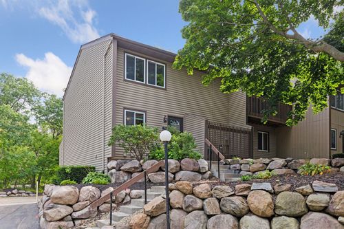 72 River Woods Ln, Burnsville, MN, 55337-3373 | Card Image