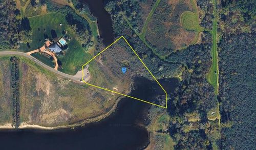 695 Little Lake Ln, Ortonville, MI, 48462-8976 | Card Image